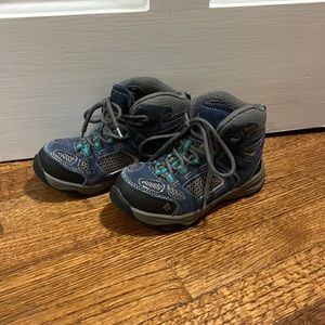 vasque boys hiking boots